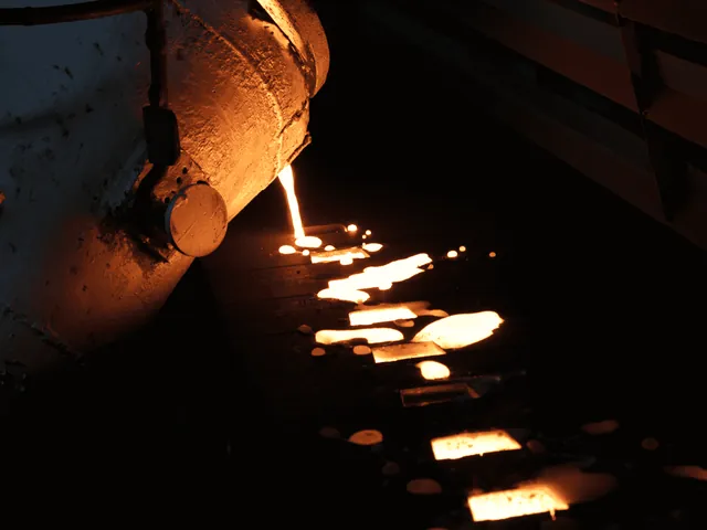 Lingotes recém-vazados, ainda incandescentes